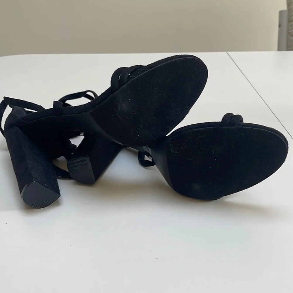 💜🤑 FASHION NOVA Whitney velvet Heels Size 10